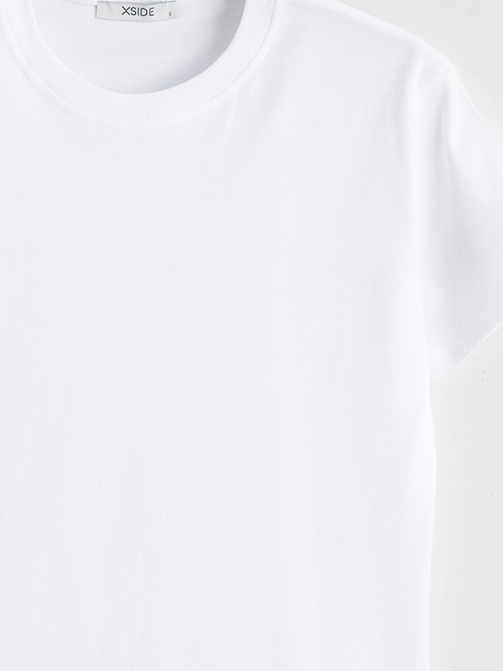 Beyaz Bisiklet Yaka Kadın Tişört-1