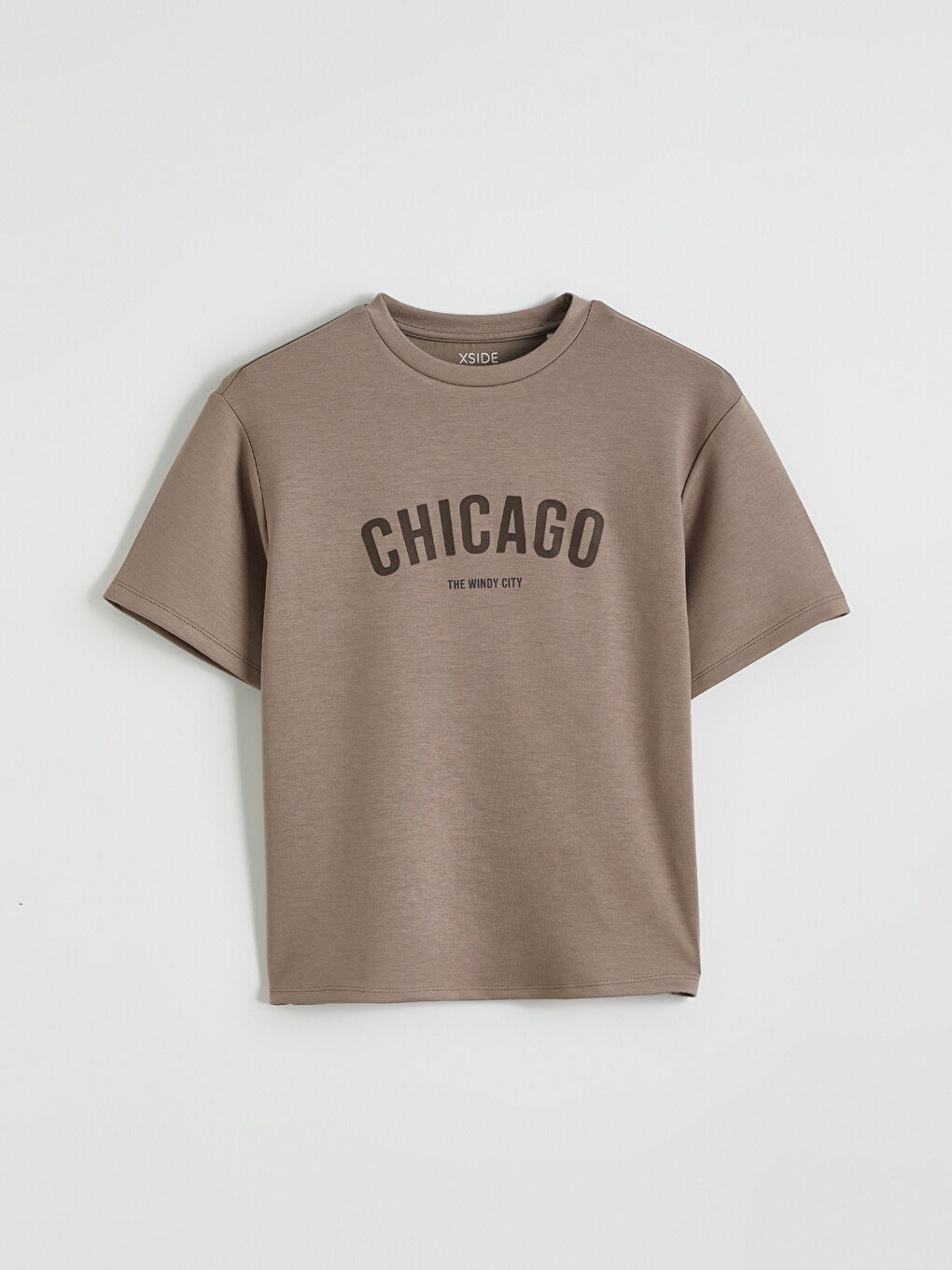 Kahverengi Bisiklet Yaka Chicago Baskılı Kadın Tişört-4