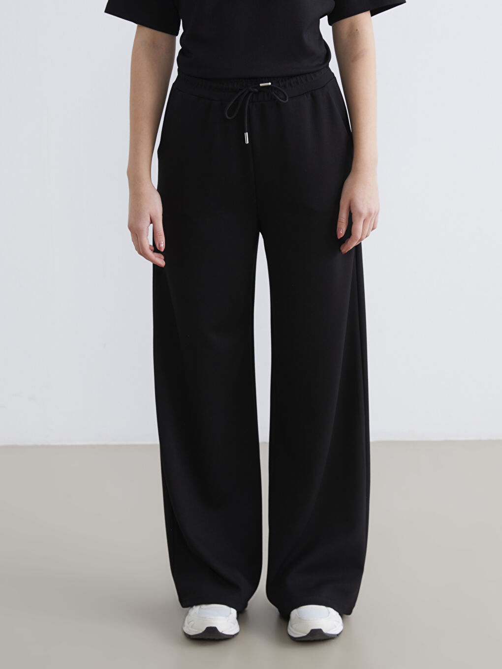 Siyah Geniş Paça Soft Touch Kadın Eşofman Altı-1