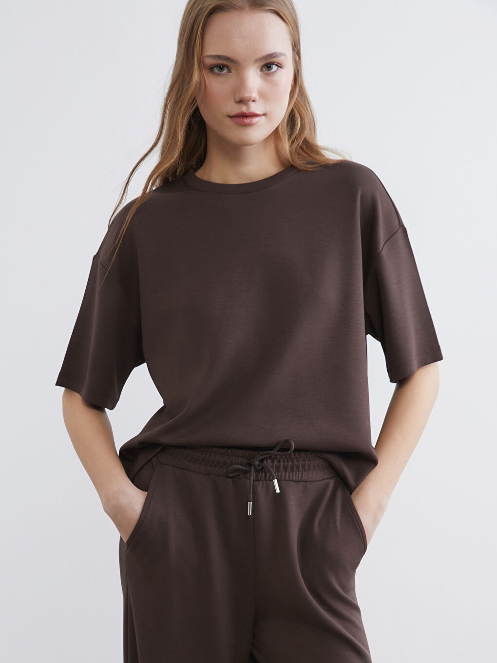 Kahverengi Bisiklet Yaka Soft Touch Oversize Kadın Tişört