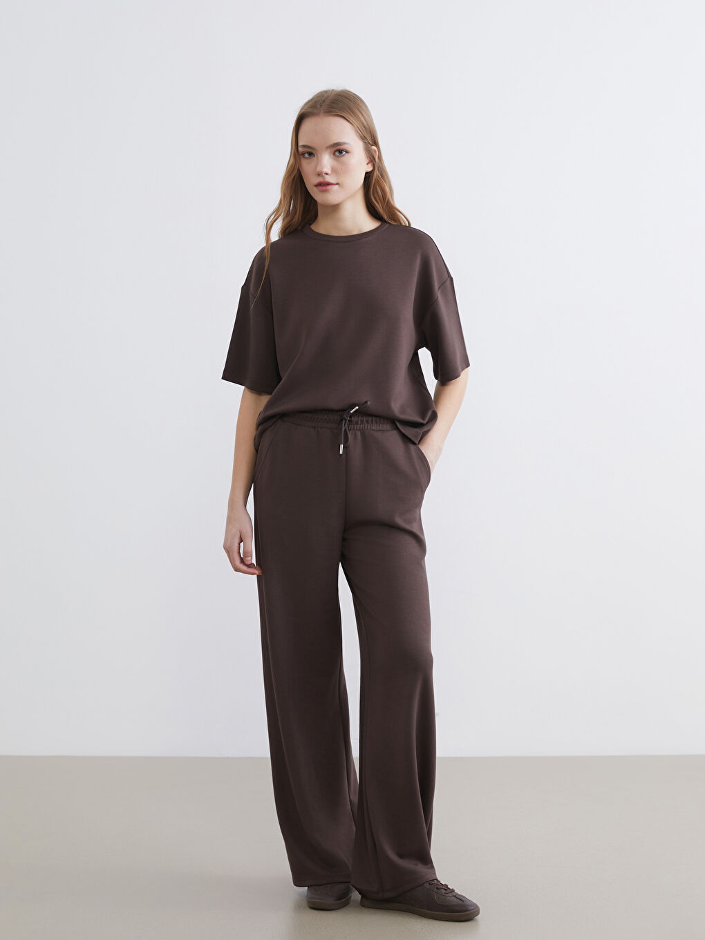 Kahverengi Bisiklet Yaka Soft Touch Oversize Kadın Tişört-1