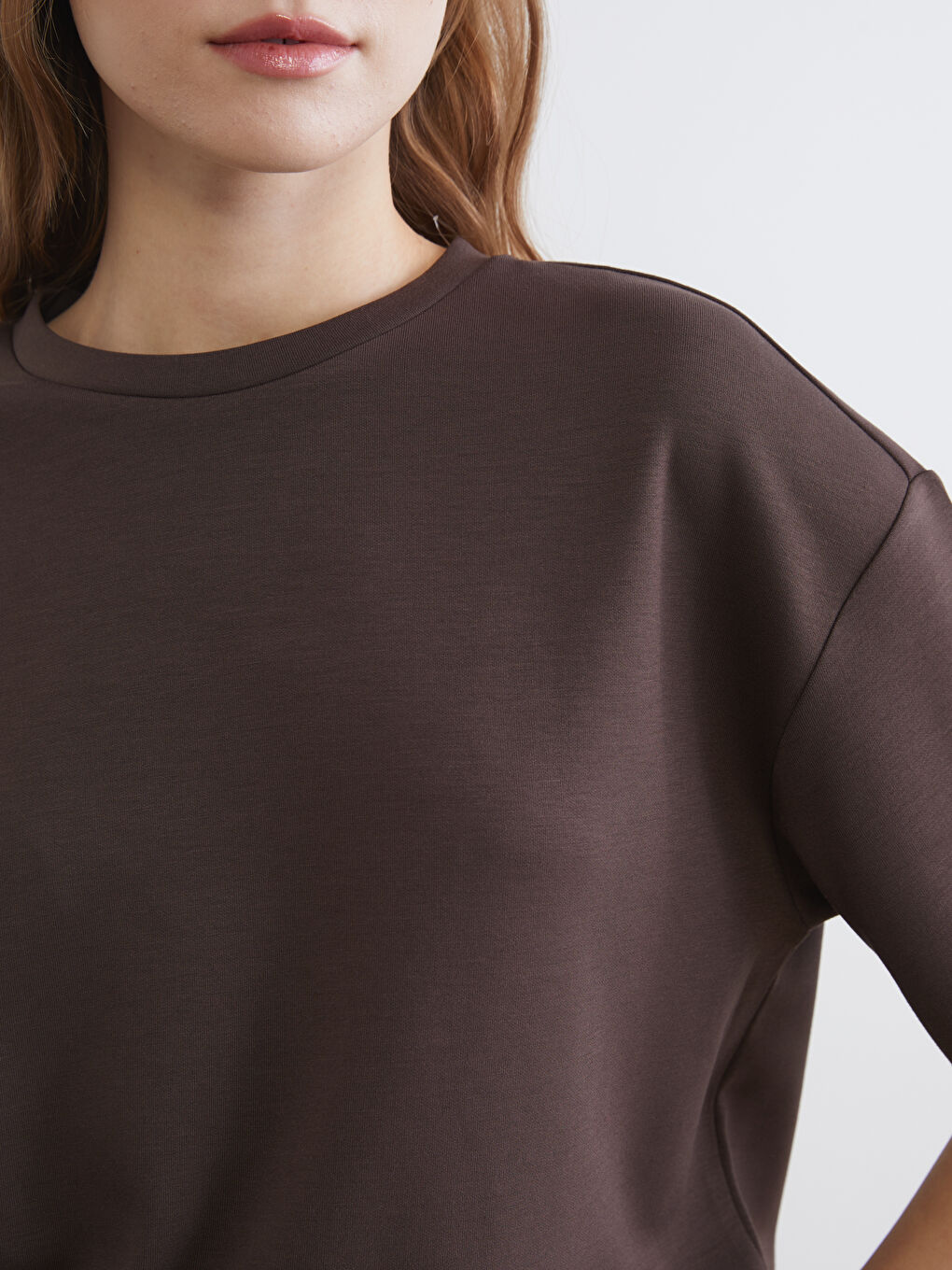 Kahverengi Bisiklet Yaka Soft Touch Oversize Kadın Tişört-2