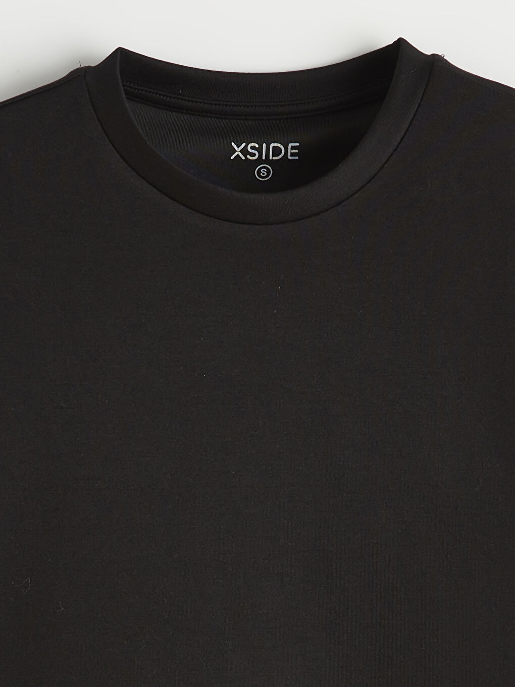 Soft touch, oversized women's t-shirt with a crew neck.-5