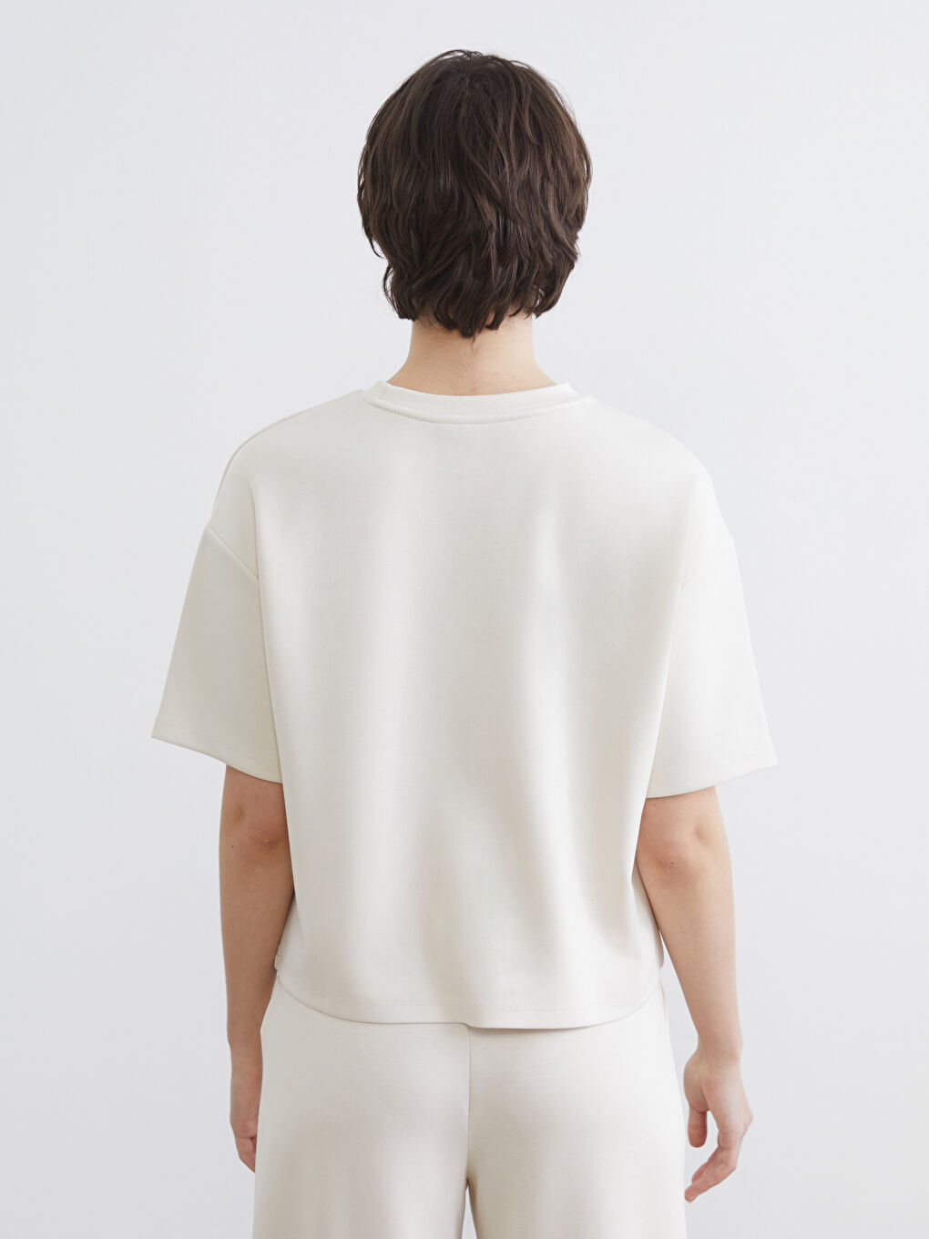 Bej Bisiklet Yaka Soft Touch Oversize Kadın Tişört-3