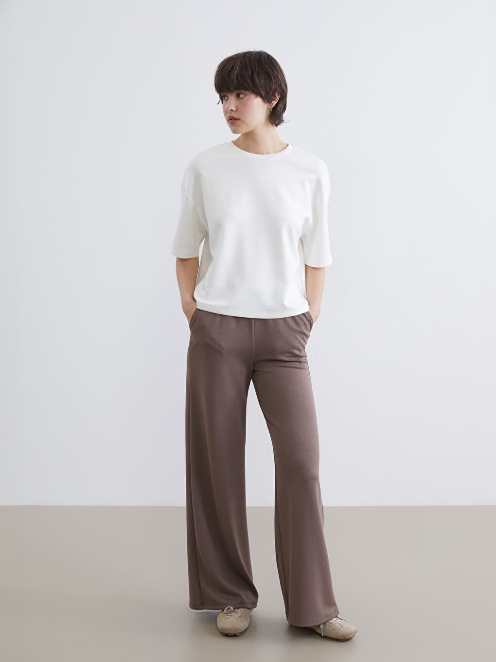 Ekru Bisiklet Yaka Soft Touch Oversize Kadın Tişört-1