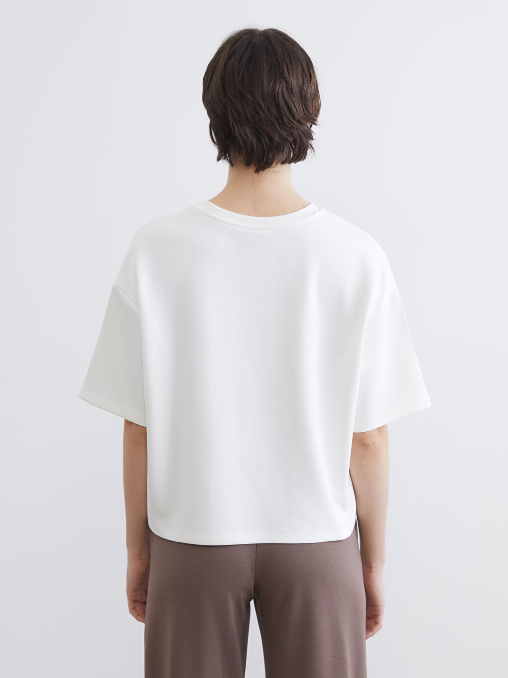 Ekru Bisiklet Yaka Soft Touch Oversize Kadın Tişört-3