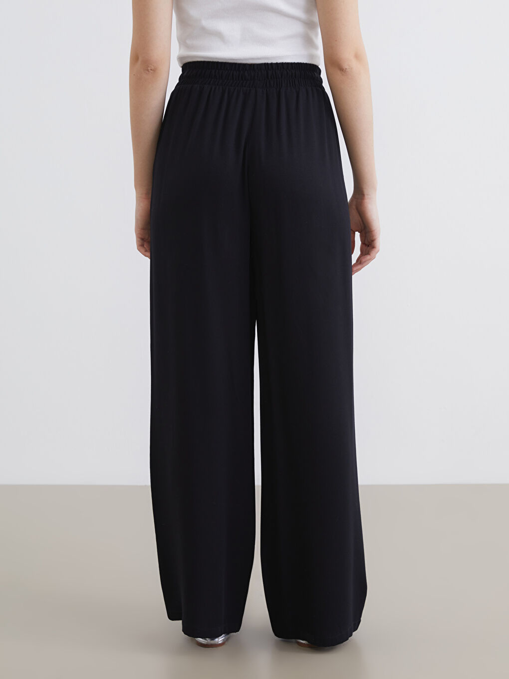 Siyah Belİ Lastikli Geniş Paça Kadın Pantolon-3