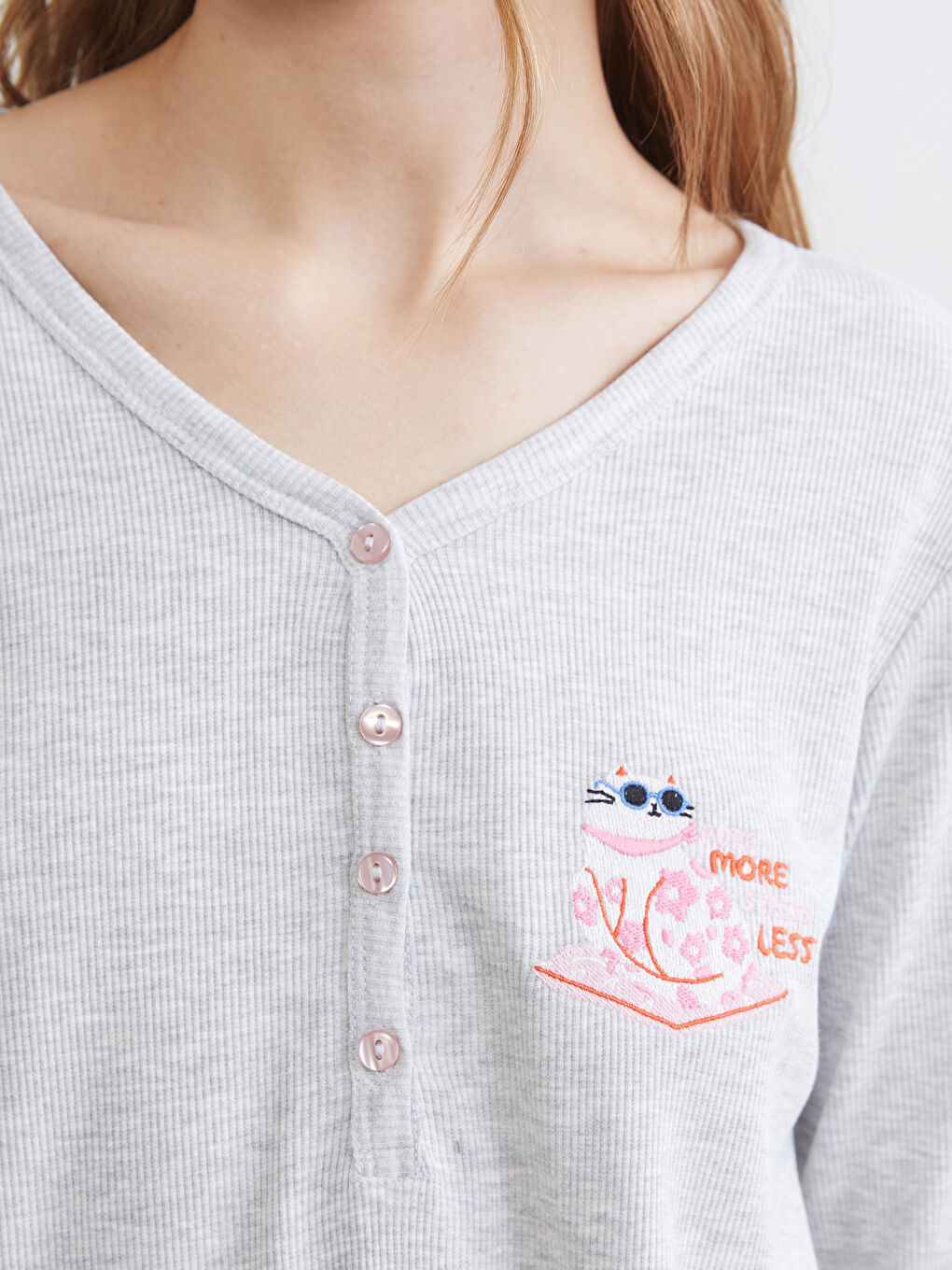 Gri V Yaka Nakışlı Kadın Pijama Takımı-2