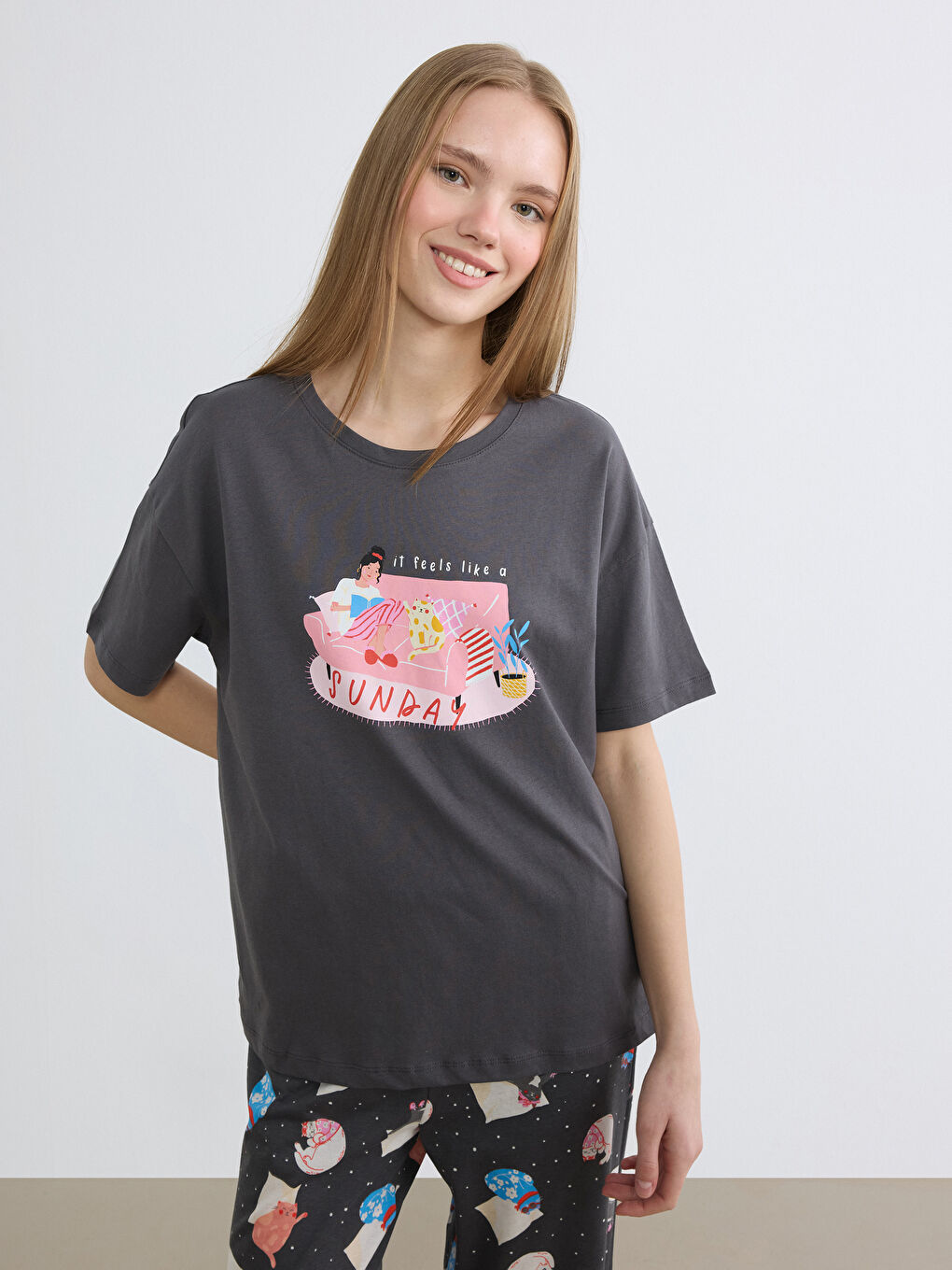 Комплект пижами с кръгло деколте и отпечатано за жена-1