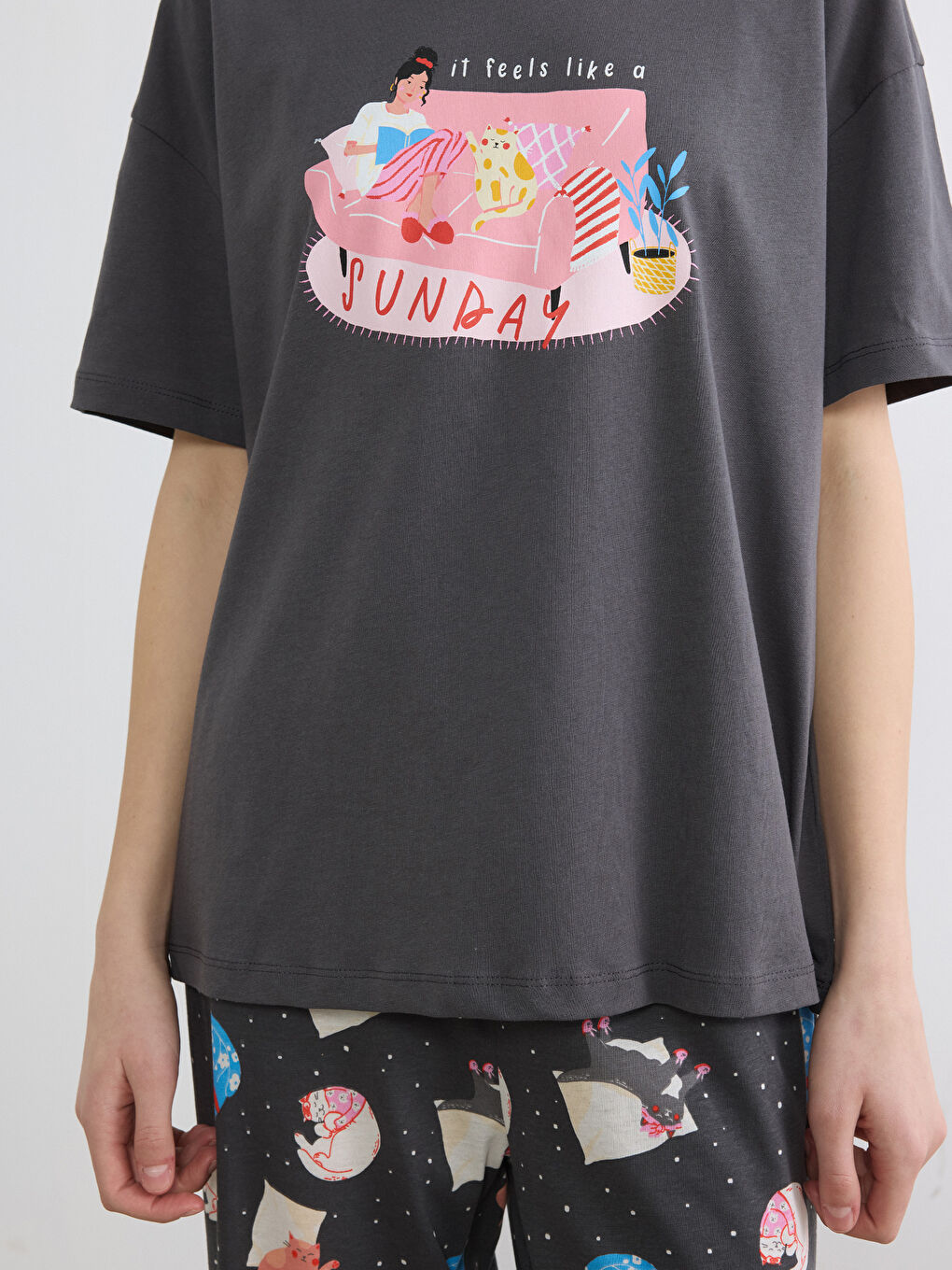 Комплект пижами с кръгло деколте и отпечатано за жена-2