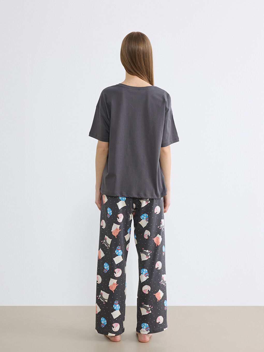 Комплект пижами с кръгло деколте и отпечатано за жена-3
