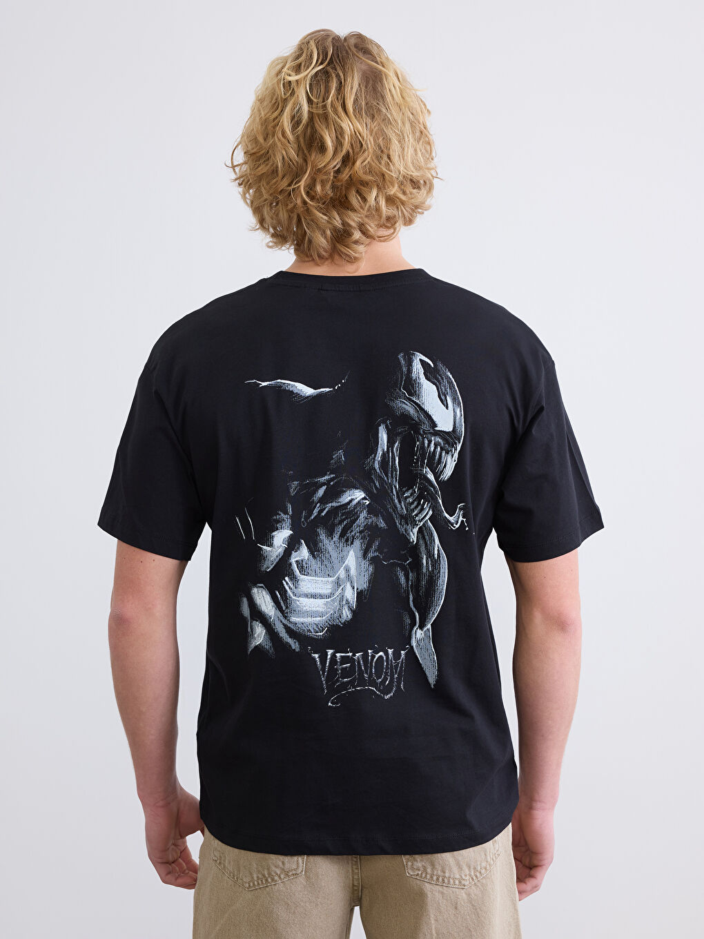 Siyah Bisiklet Yaka Venom Baskılı Erkek Tişört-3