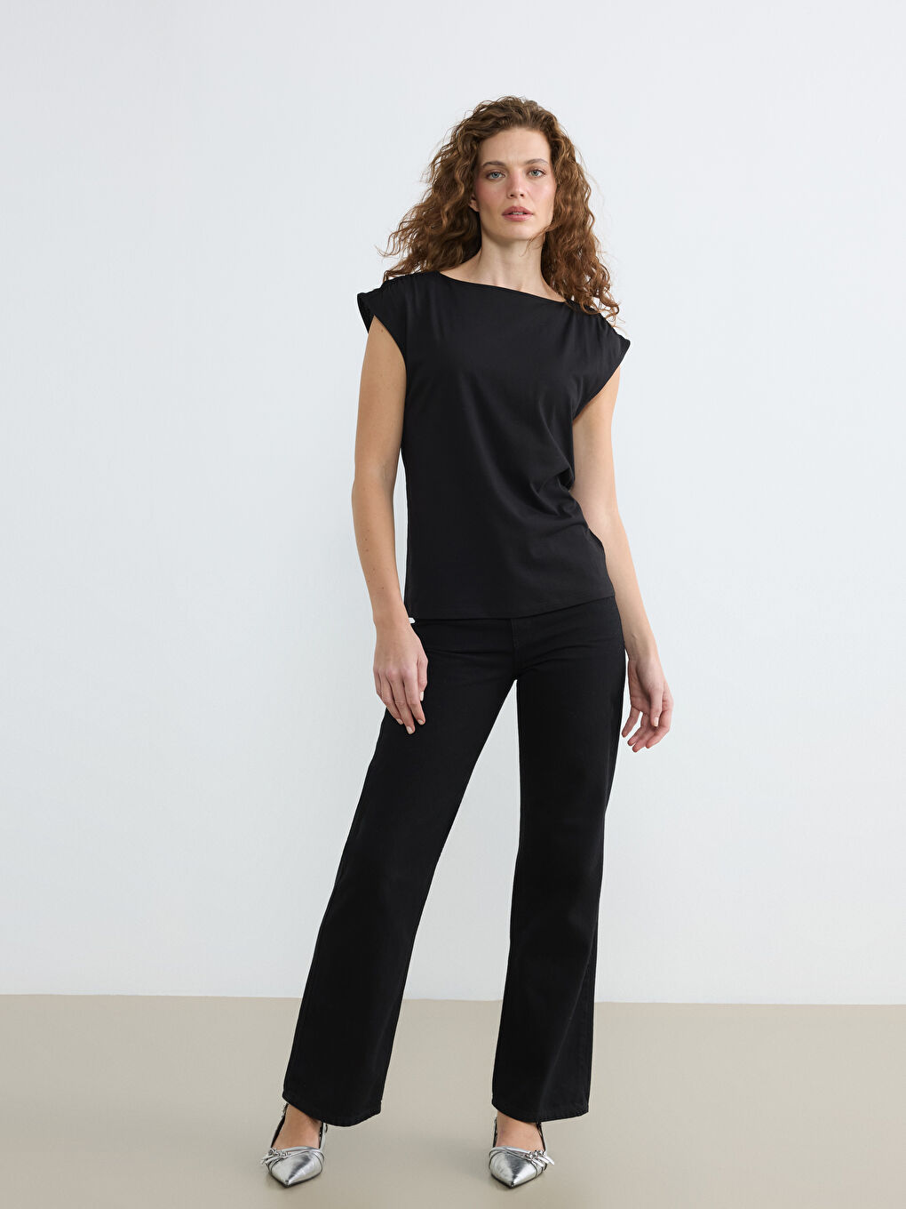 Kayık Yaka Büzgülü Bluz-1