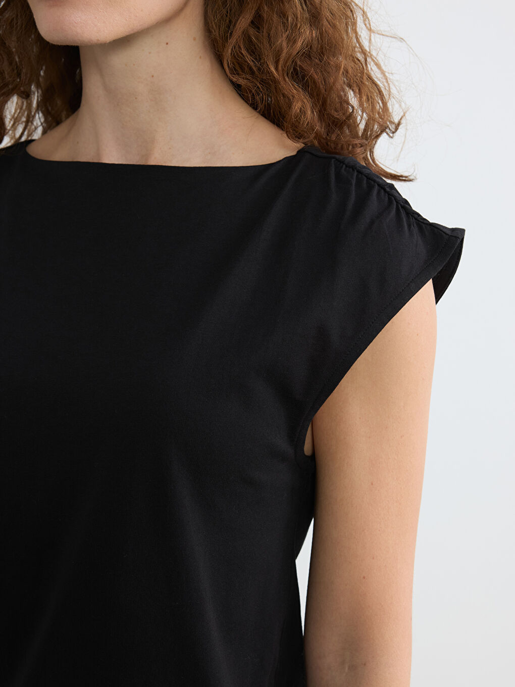 Kayık Yaka Büzgülü Bluz-2