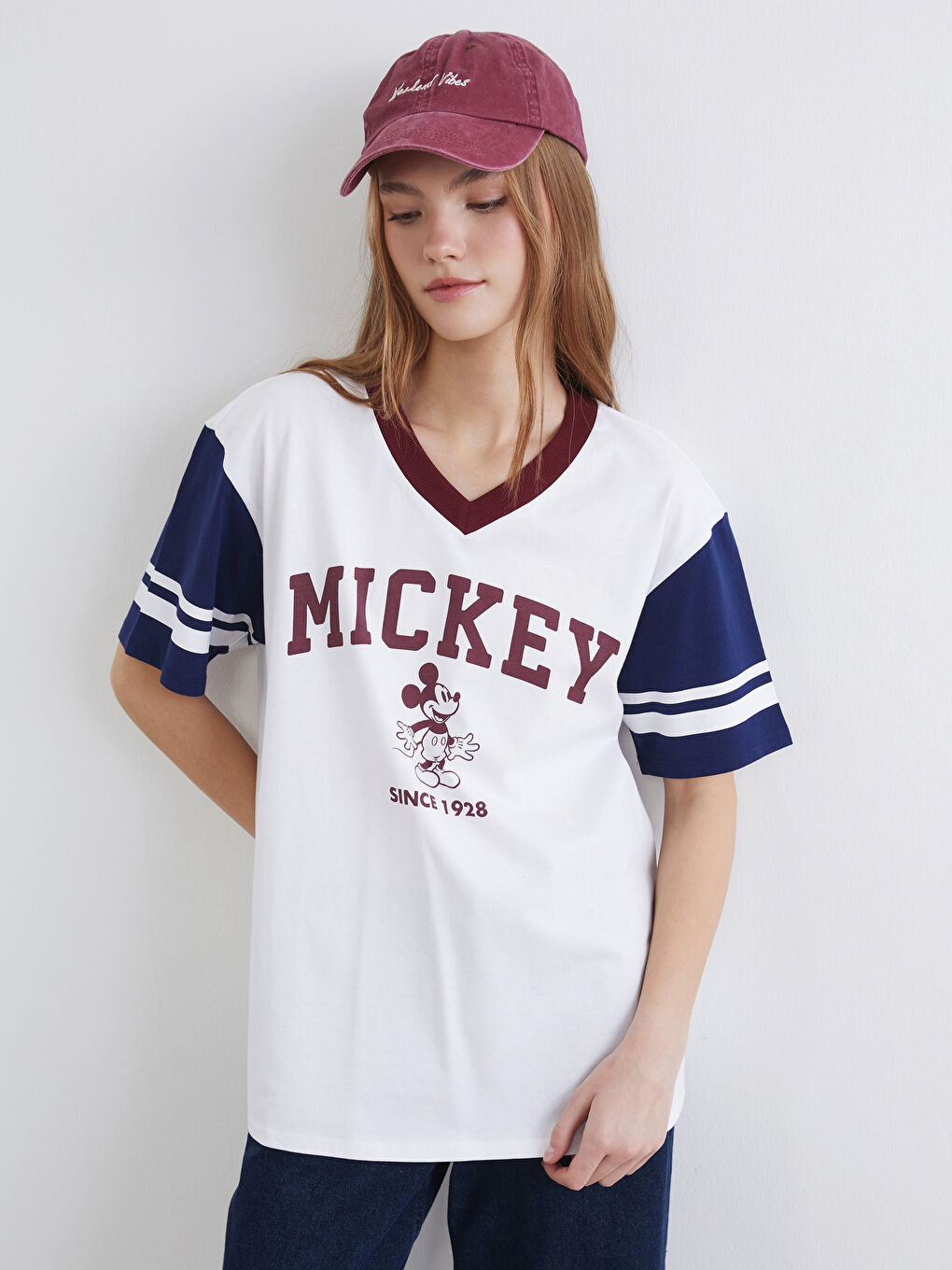 v жағалы микки маус принтті оверсайз әйелдер футболкасы-2