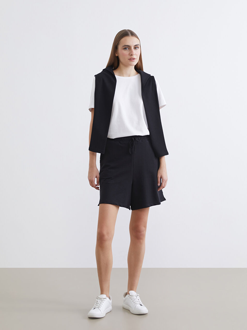 Siyah Beli Lastikli Kadın Şort