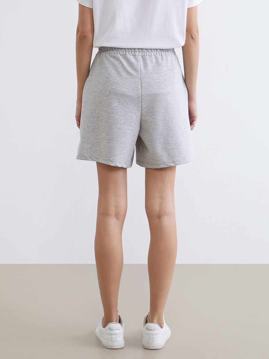 Gri Beli Lastikli Kadın Şort-3