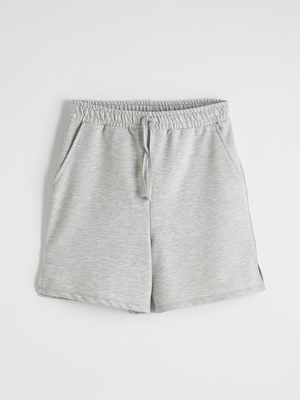 Gri Beli Lastikli Kadın Şort-4