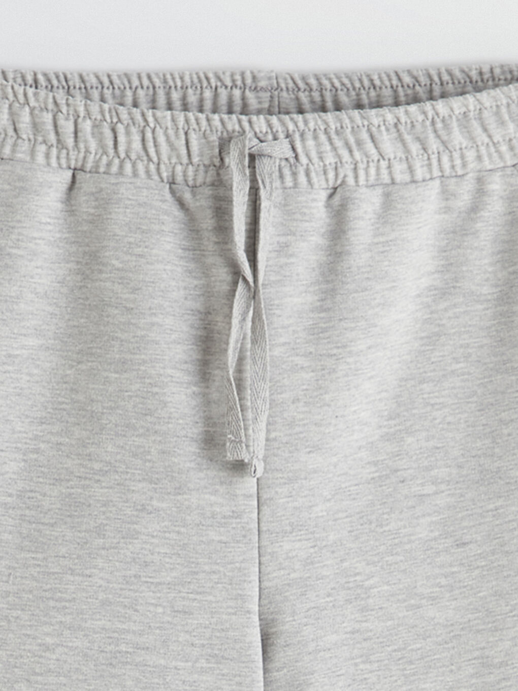 Gri Beli Lastikli Kadın Şort-5