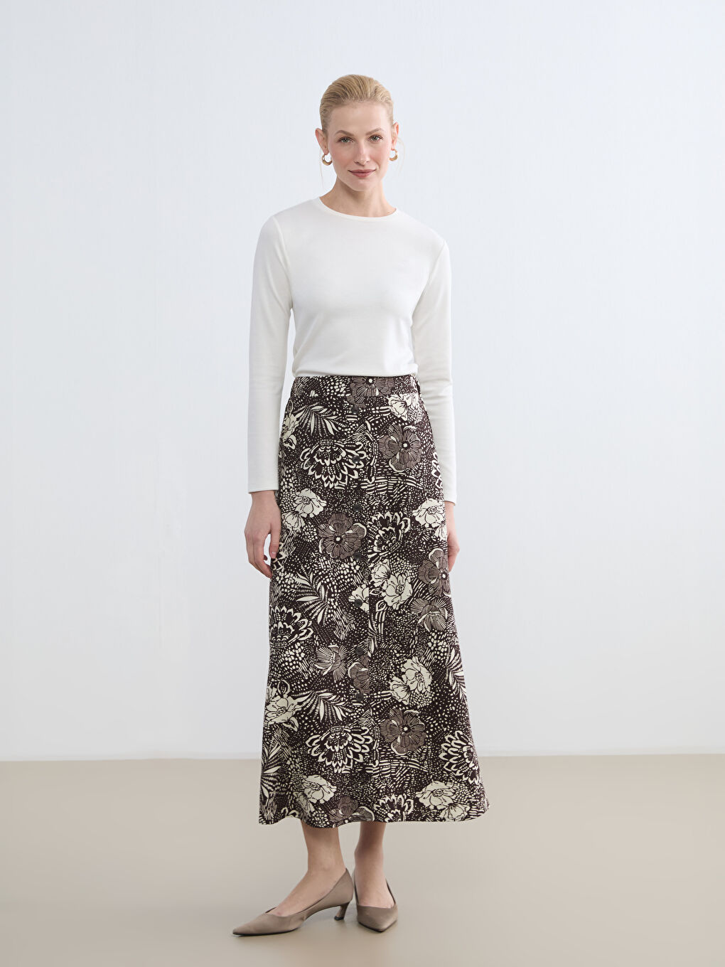 تەنورە قاوه‌یی ژن