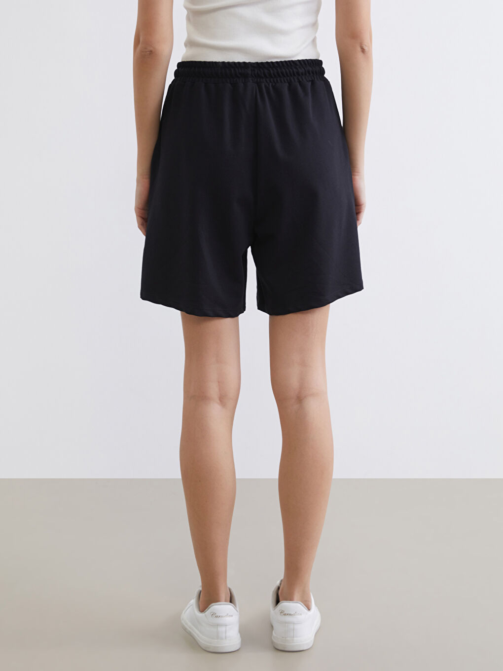 Siyah Beli Lastikli Kadın Şort-3