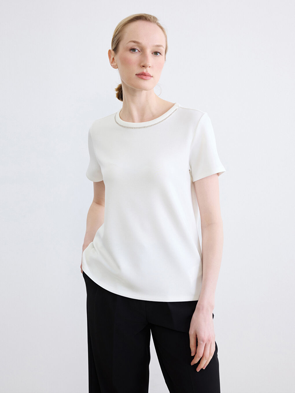 Bisiklet Yaka Taşlı Soft Touch Kadın Tişört