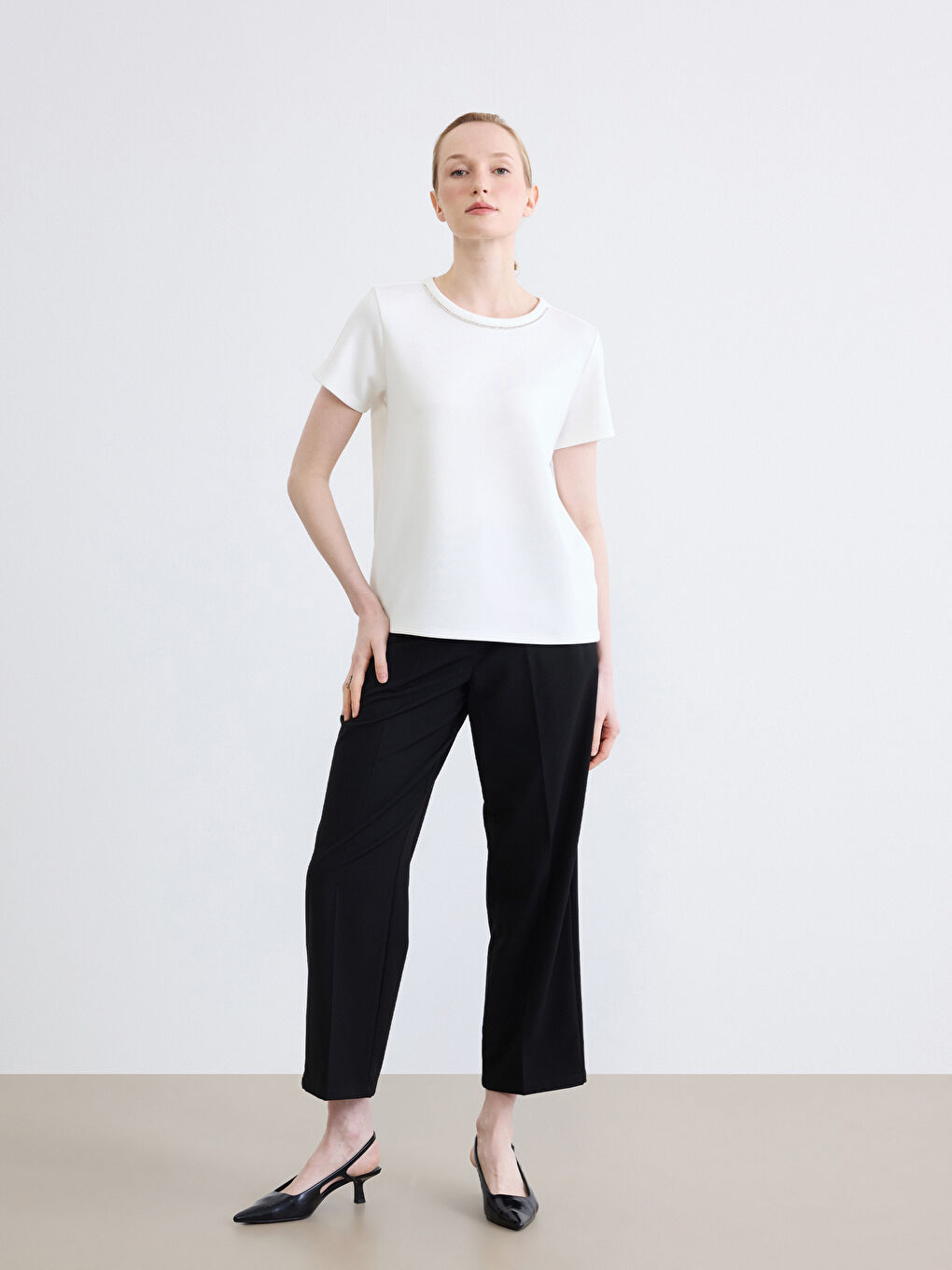 Bisiklet Yaka Taşlı Soft Touch Kadın Tişört-1