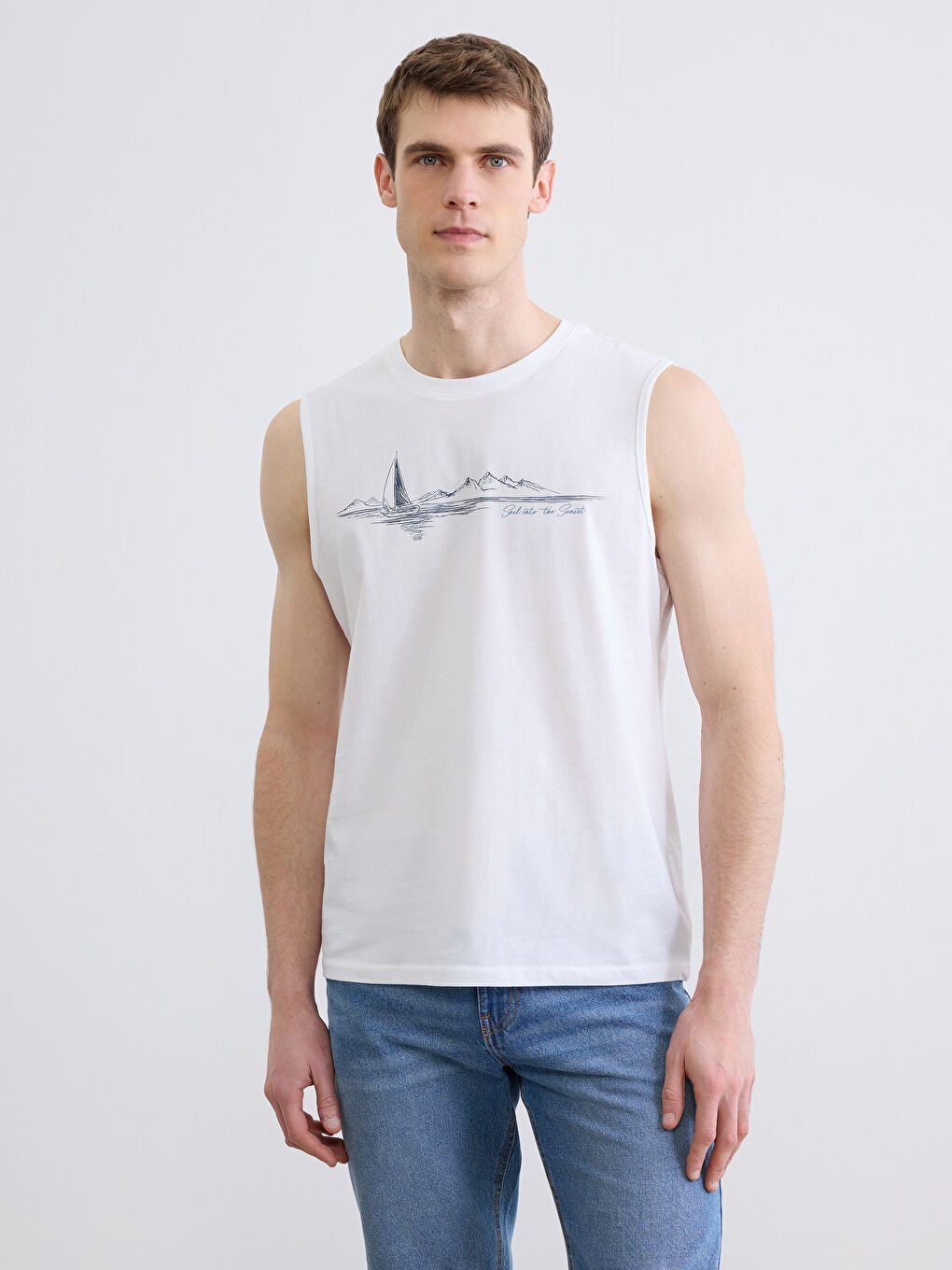 Beyaz Bisiklet Yaka Baskılı Erkek Kolsuz Tişört