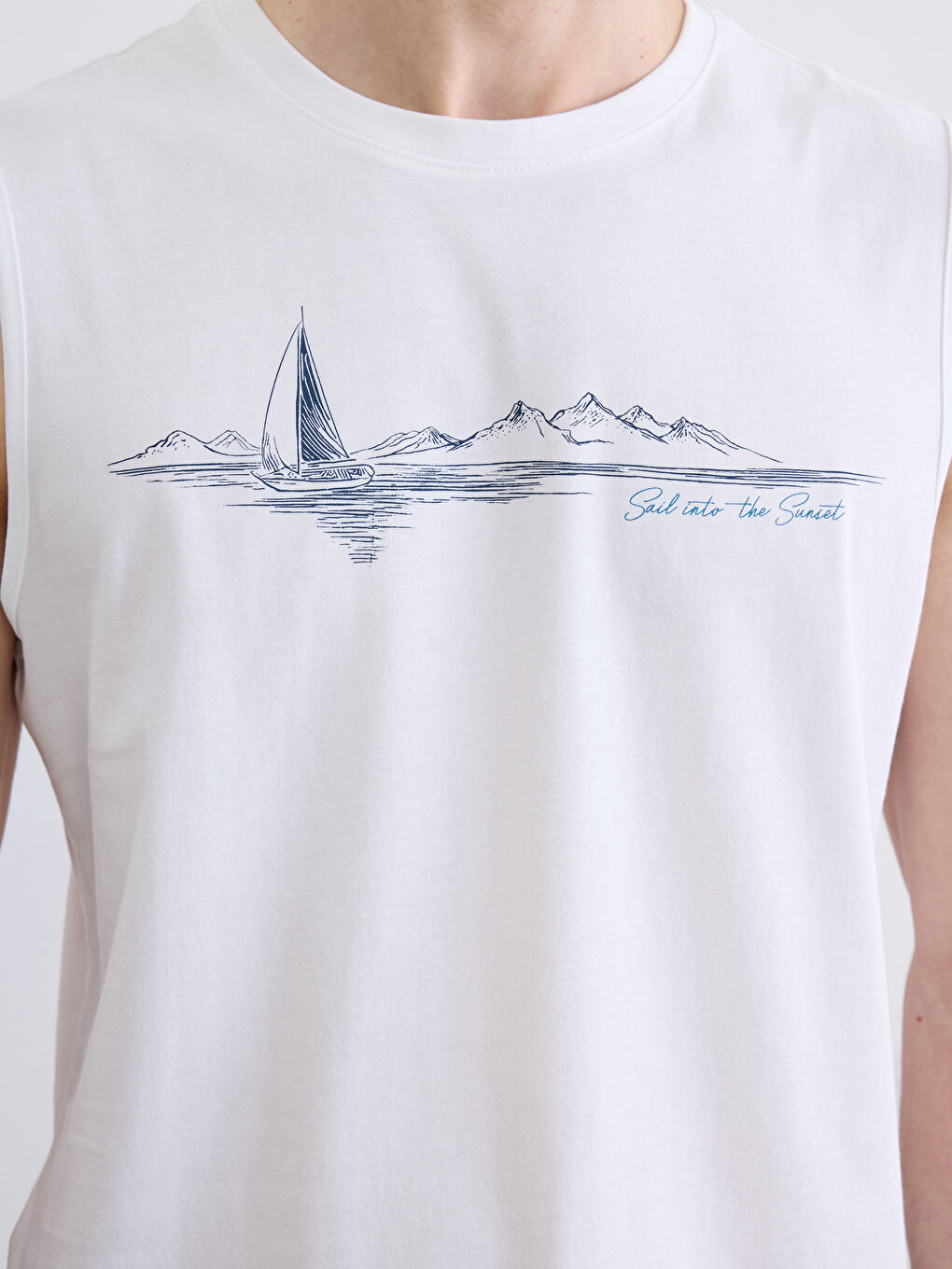 Beyaz Bisiklet Yaka Baskılı Erkek Kolsuz Tişört-2