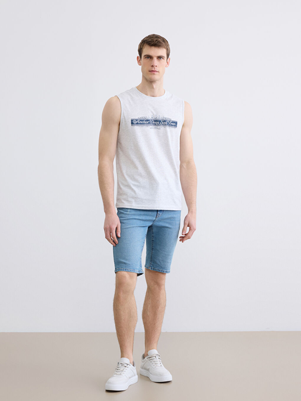 Bej Bisiklet Yaka Kolsuz Baskılı Erkek Tişört-1