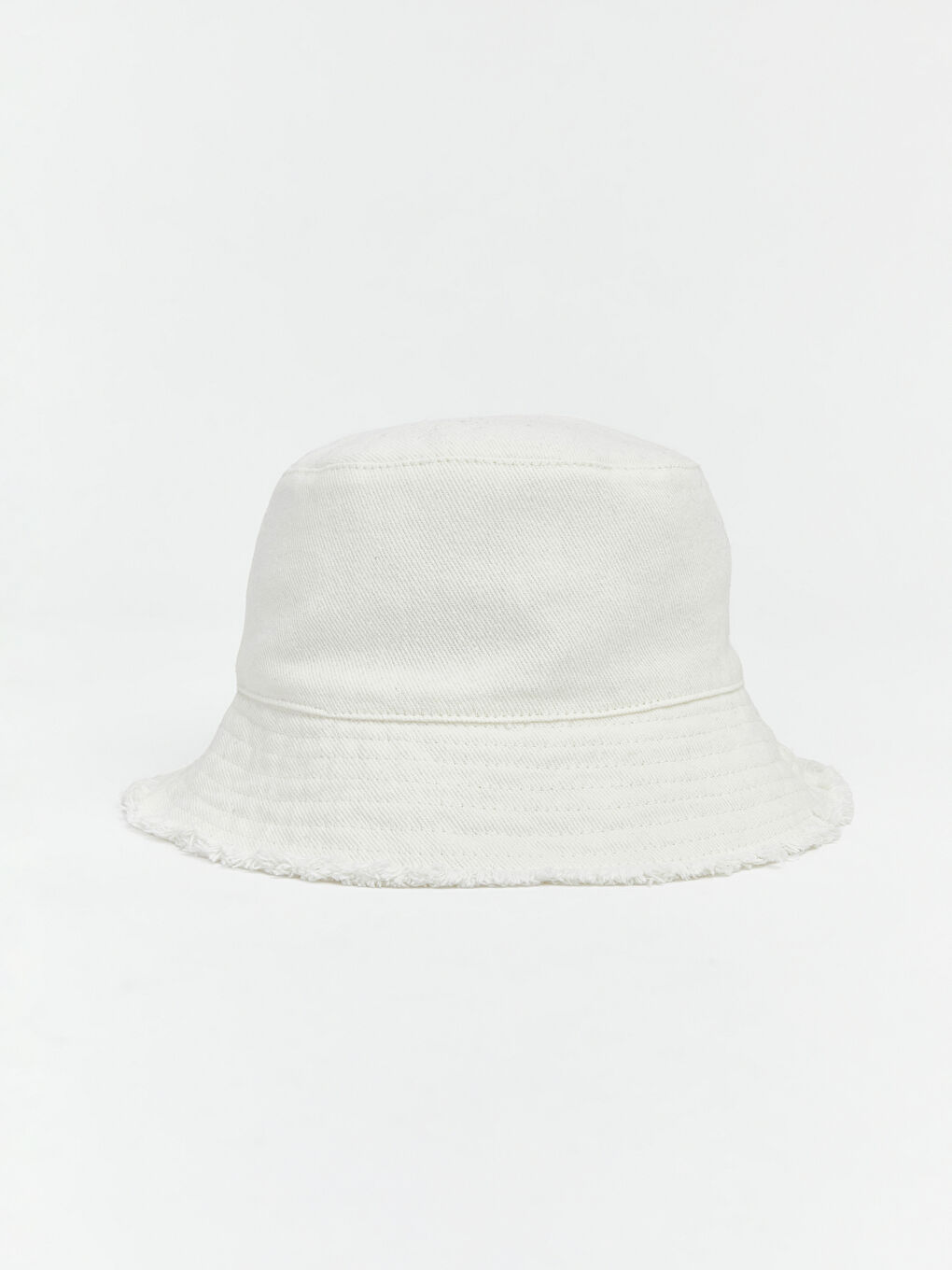 გოგონა თეთრი თაიგულის ქუდი