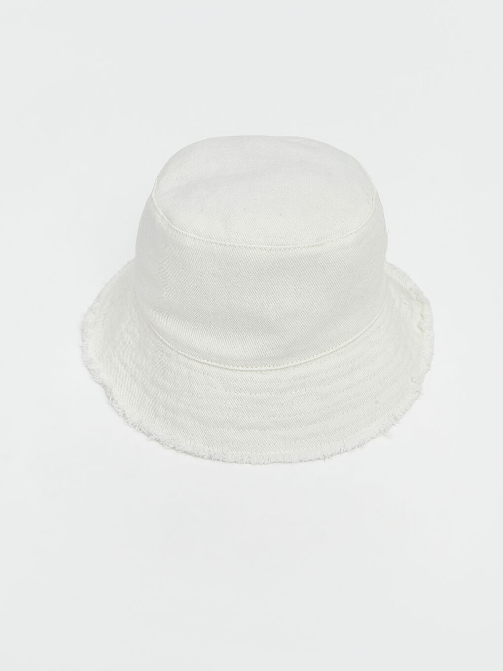 გოგონა თეთრი თაიგულის ქუდი-2