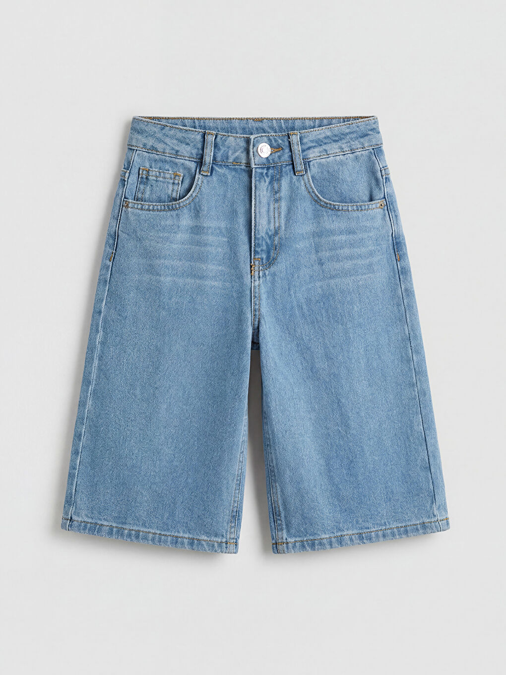 شورت جينز برمودا بقصة ملائمة للبنات