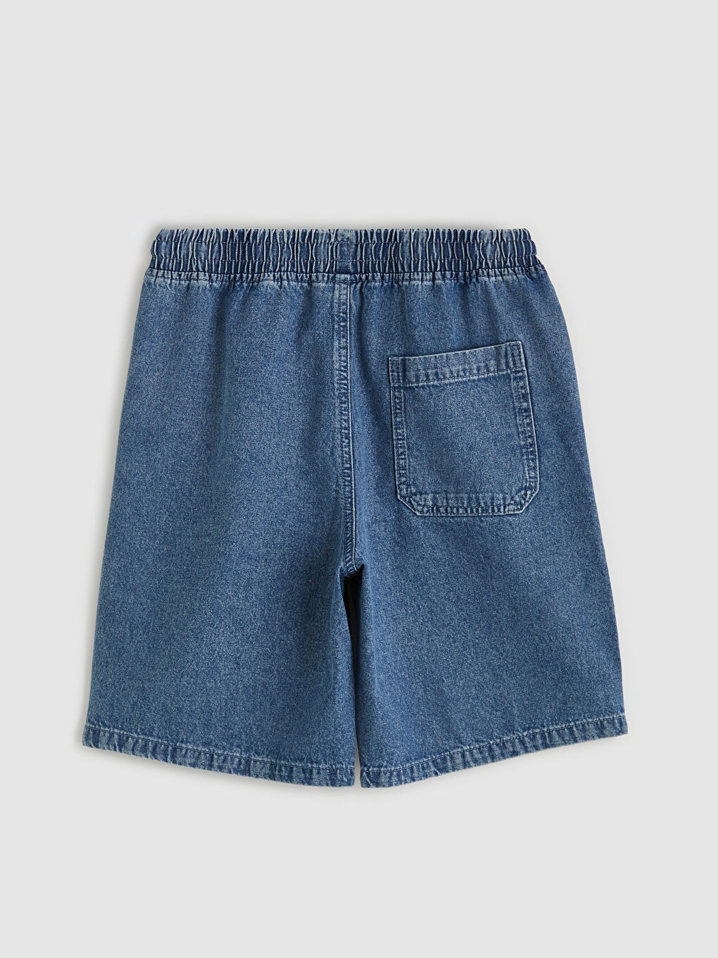 شۆرتی جینزی کوڕان بە کەمەری لاستیکی-1