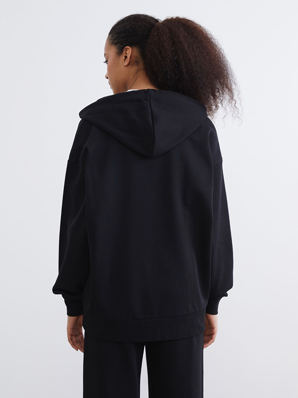 Siyah Kapüşonlu Kadın Kalın Fermuarlı Sweatshirt	-3