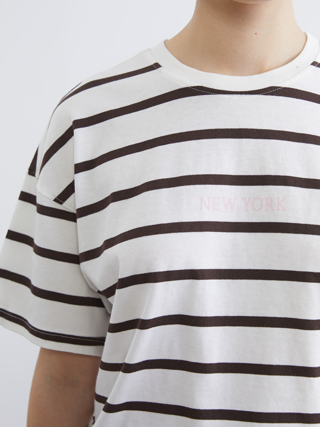 Kahverengi New York Baskılı Oversize Kadın Tişört-2