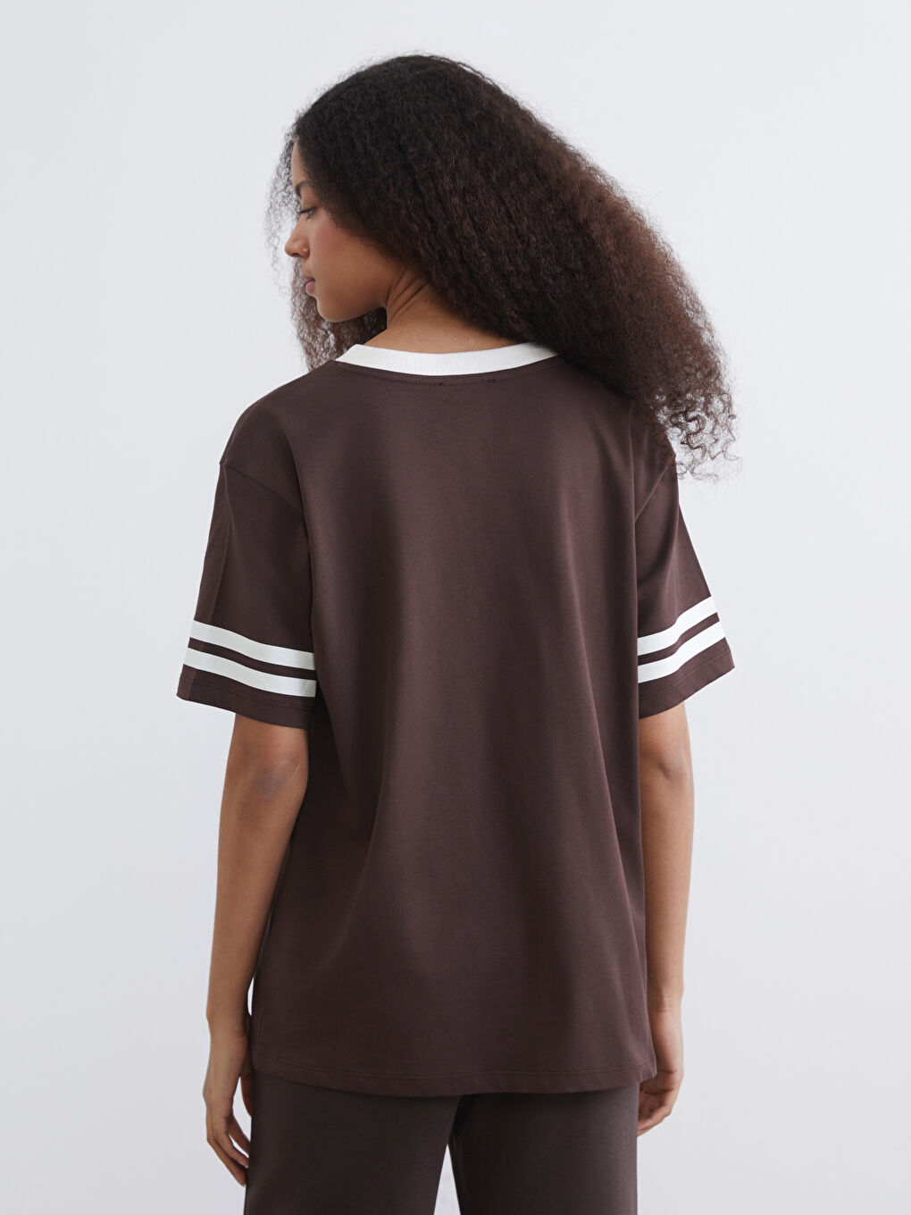 Kahverengi V Yaka San Francisco Baskılı Oversize Kadın Tişört	-3