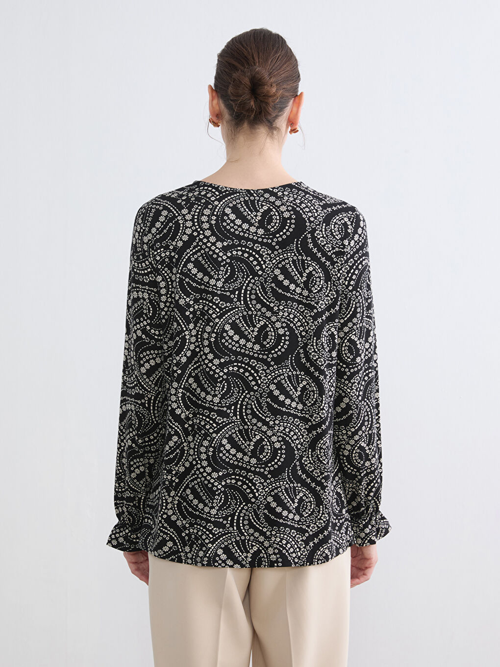 Siyah Bisiklet Yaka Desenli Bluz-3