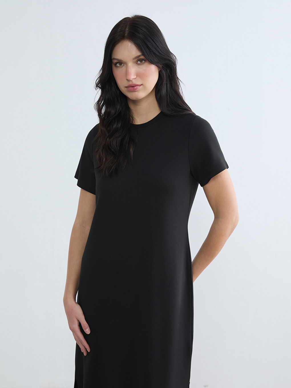 Siyah Bisiklet Yaka Yırtmaçlı Elbise-1