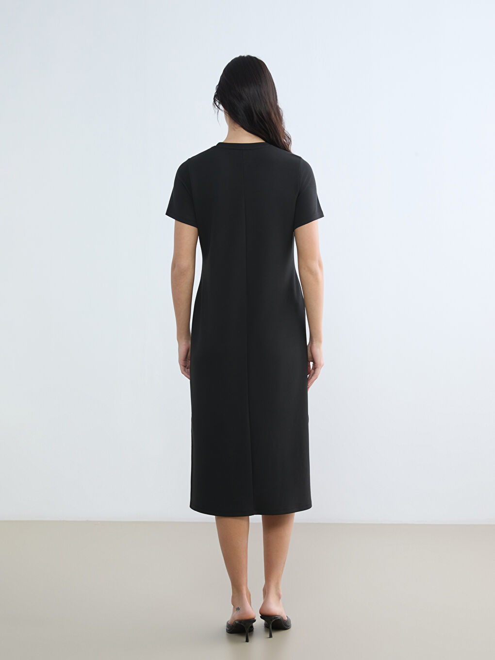 Siyah Bisiklet Yaka Yırtmaçlı Elbise-3