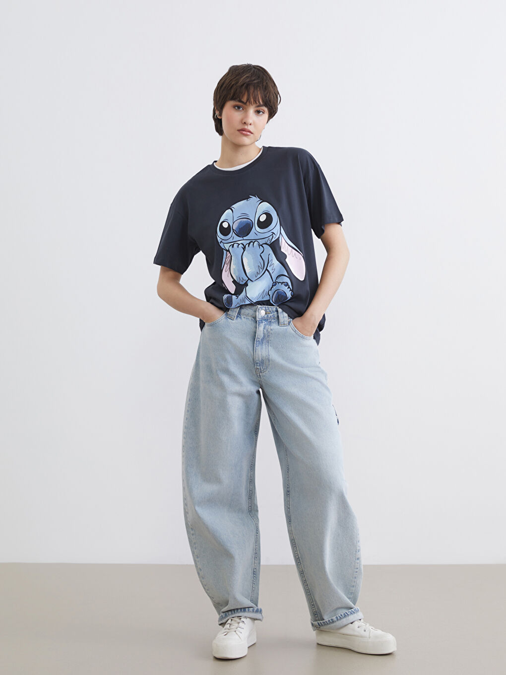 Antrasit Bisiklet Yaka Stitch Baskılı Kadın Tişört-1