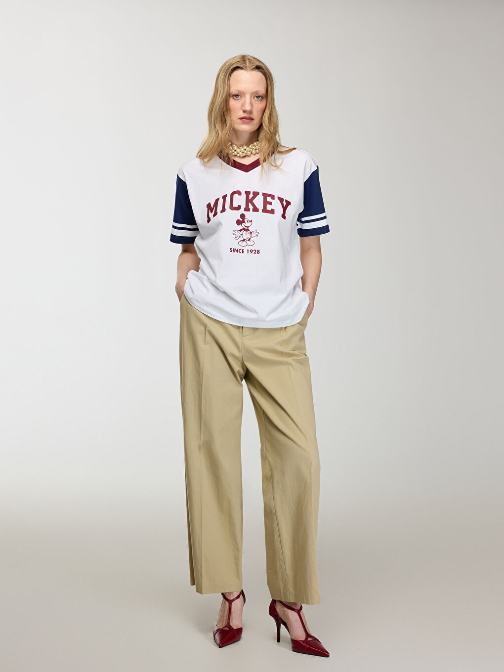 V-Neck Oversized Women's T-Shirt with Mickey Mouse Print