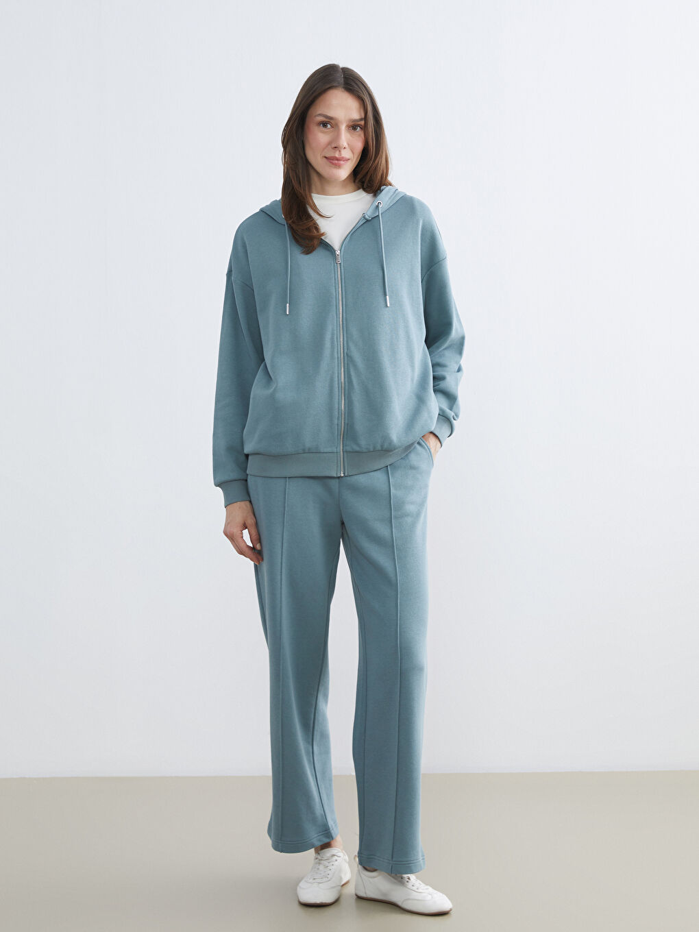 Жена Синьо Анцуг пантолон