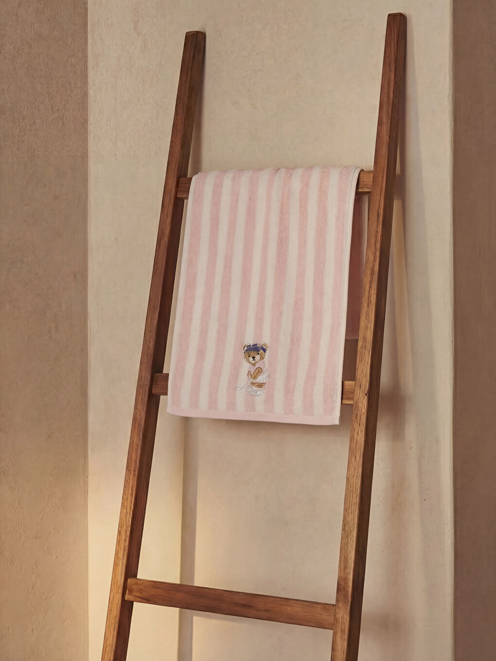 Pembe Ayı Nakışlı Yüz Havlusu 50x80 cm