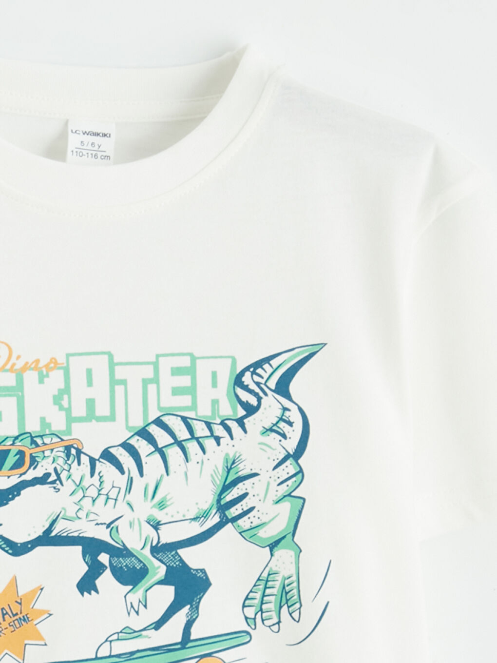 طقم تيشيرت مطبوع وشورت للأولاد-2