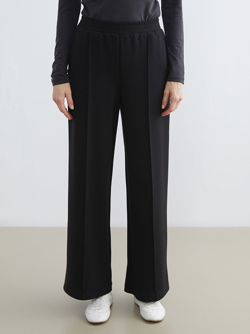 Woman BLACK Sweatpants-1