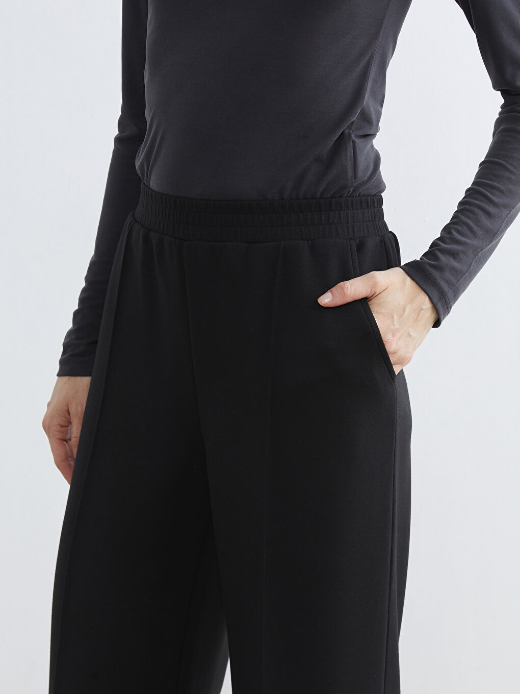 Woman BLACK Sweatpants-2