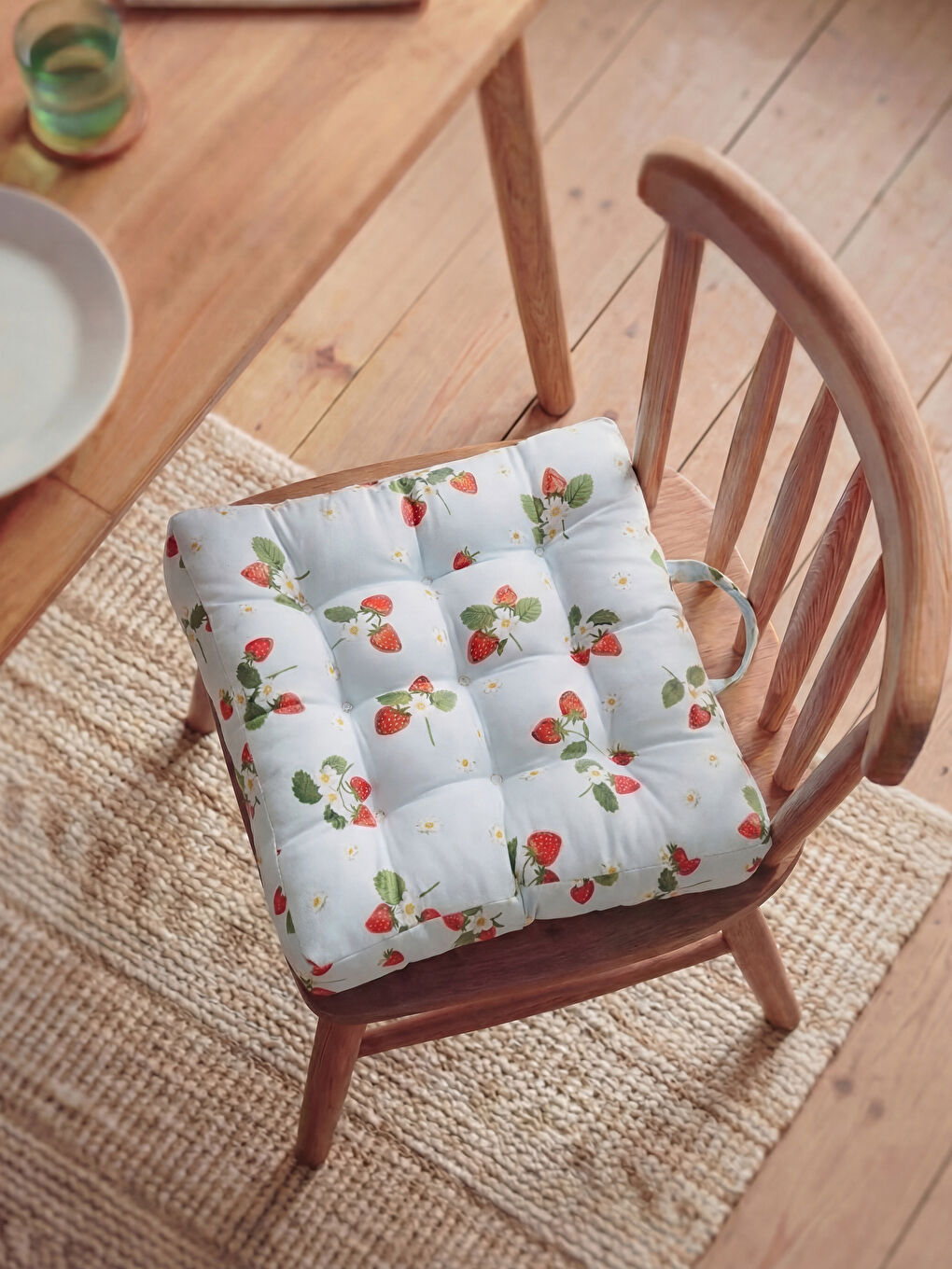 Karışık Çilek Baskılı Dolgulu Minder 40x40 cm