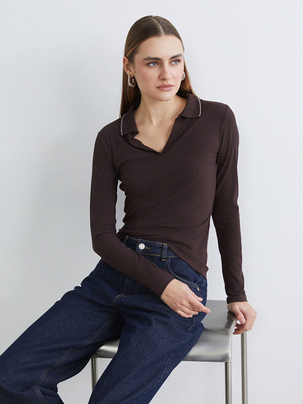 Kahverengi Polo Yaka Fitilli Kadın Tişört