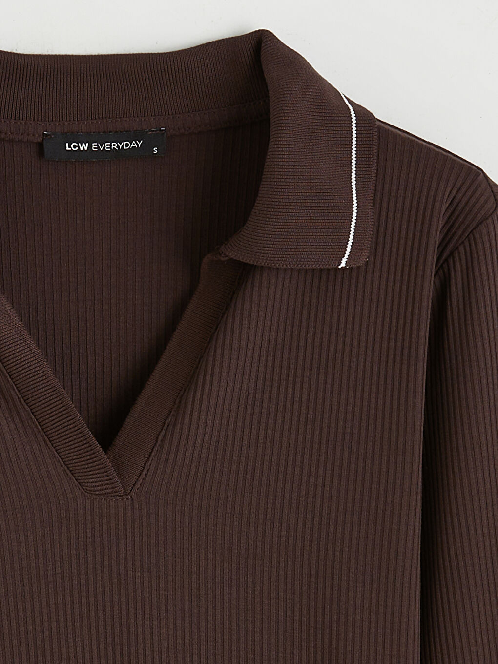 Kahverengi Polo Yaka Fitilli Kadın Tişört-5